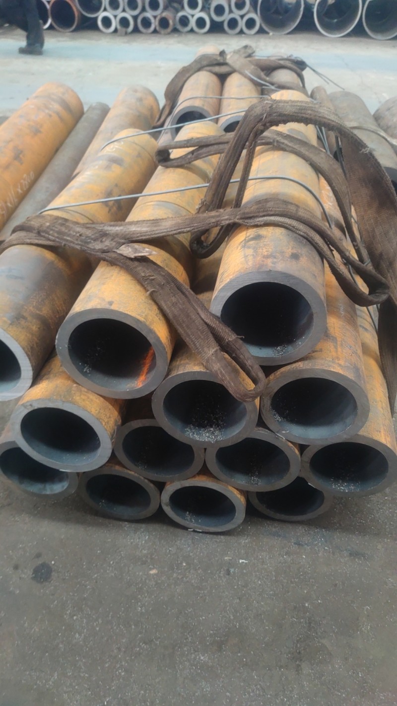 蓬莱蓬莱蓬莱15CrMoG无缝钢管切割